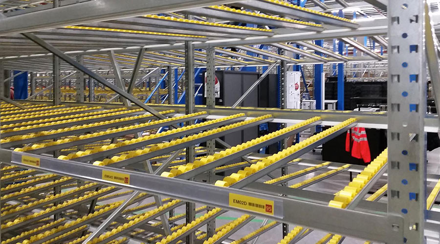 carton flow aisle in a warehouse
