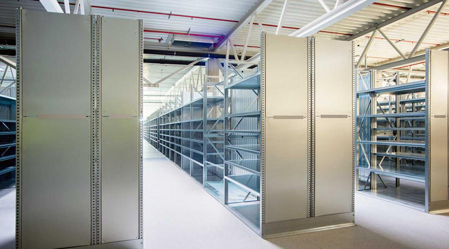 industrial shelving system with shelf partitioning