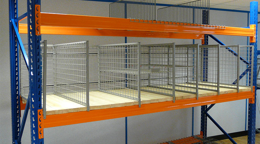 long span shelving system with mesh dividers